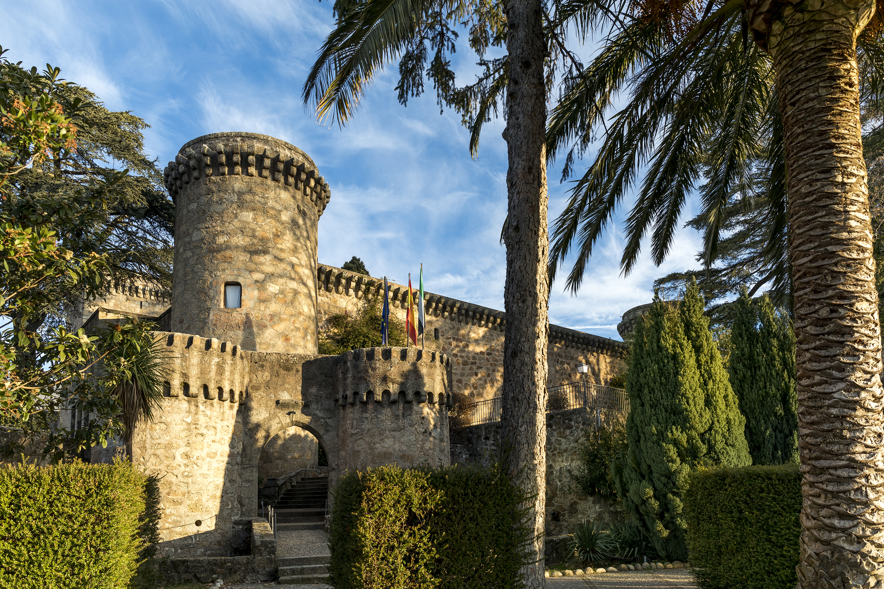 Paradores feiert 2028 sein hundertjähriges Bestehen und plant, bis dahin 60 % seiner Anlagen zu renovieren. Im Bild: der Parador von Jarandilla de la Vera (Cáceres), der Ende 2025 wiedereröffnet wurde