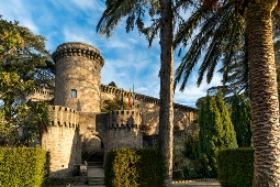 Paradores feiert 2028 sein hundertjähriges Bestehen und plant, bis dahin 60 % seiner Anlagen zu renovieren. Im Bild: der Parador von Jarandilla de la Vera (Cáceres), der Ende 2025 wiedereröffnet wurde Paradores feiert 2028 sein hundertjähriges Bestehen und plant, bis dahin 60 % seiner Anlagen zu renovieren. Im Bild: der Parador von Jarandilla de la Vera (Cáceres), der Ende 2025 wiedereröffnet wurde