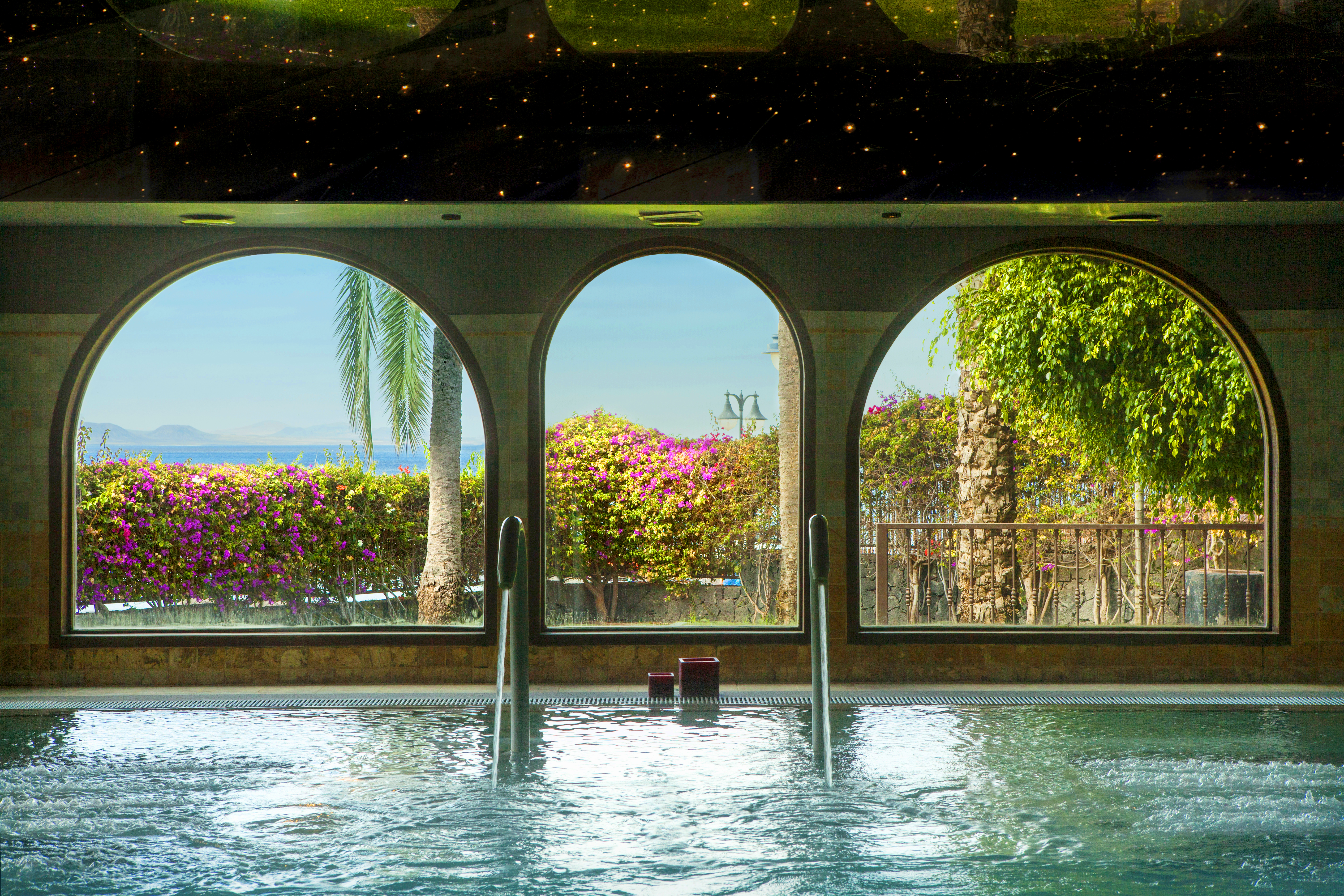 Das Salzwasser, die Ruhe und die Fachkompetenz im Thalasso Center & Princesa Yaiza vereinen sich mit Thalassotherapie-Programmen, Behandlungen und Ritualen, die die Vorzüge der natürlichen Umgebung Lanzarotes nutzen