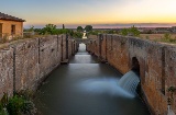Der Kanal von Kastilien bei seiner Durchquerung von Frómista (Palencia) Der Kanal von Kastilien bei seiner Durchquerung von Frómista (Palencia)