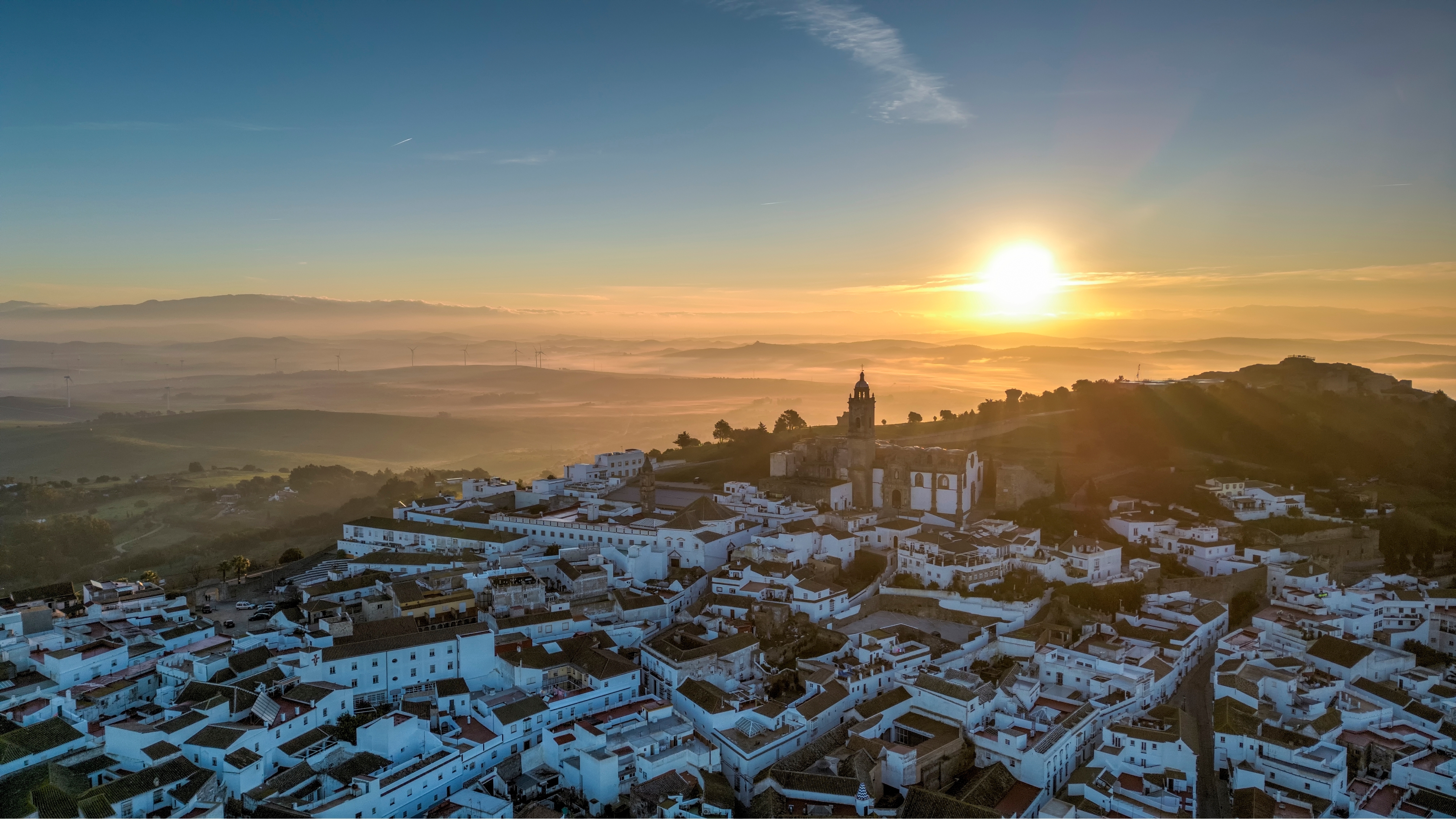 Sonnenaufgang in der Stadt Medina Sidonia in der Provinz Cádiz