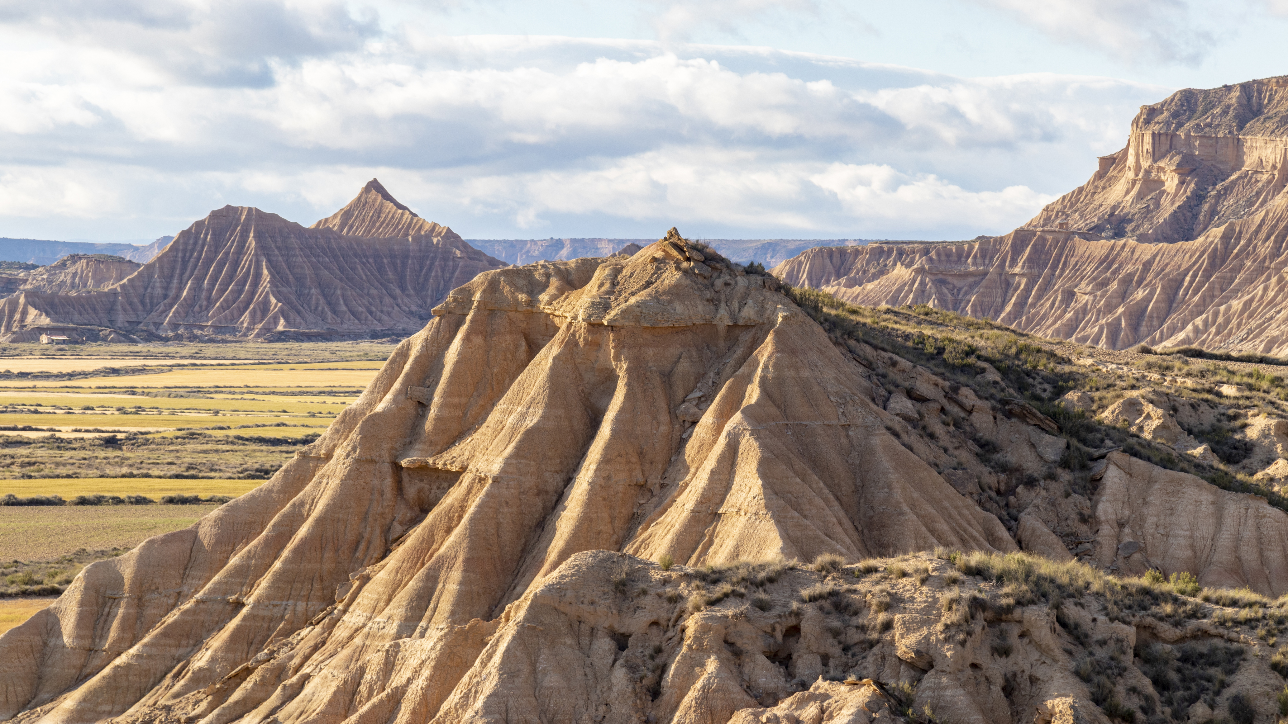 Die Bardenas Reales in Tudela (im Süden Navarras) sind ein 42.500 Hektar grosser Naturpark, der im Jahr 2000 von der UNESCO zum Weltbiosphärenreservat erklärt wurde Die Bardenas Reales in Tudela (im Süden Navarras) sind ein 42.500 Hektar grosser Naturpark, der im Jahr 2000 von der UNESCO zum Weltbiosphärenreservat erklärt wurde