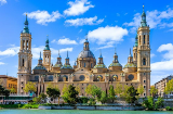 Bild der berühmten Basilika Unserer Lieben Frau Pilar in Zaragoza vom Fluss Ebro aus gesehen Bild der berühmten Basilika Unserer Lieben Frau Pilar in Zaragoza vom Fluss Ebro aus gesehen