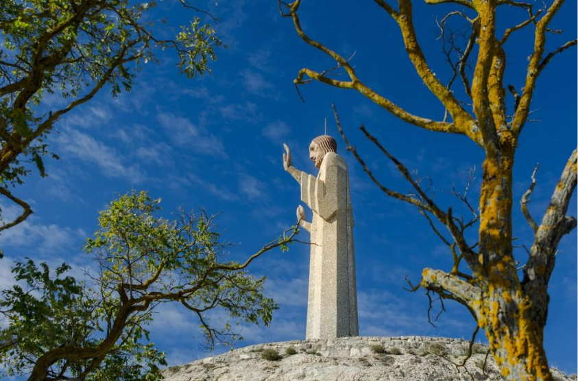 Die „Christus auf der Anhöhe“- Statue in der Stadt Palencia. Die „Christus auf der Anhöhe“- Statue in der Stadt Palencia.