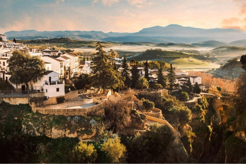 Die Gärten von Cuenca in Ronda (Málaga) erinnern dank ihrer kuriosen Anordnung in Terrassenform an die mythischen Hängenden Gärten von Babylon. Die Gärten von Cuenca in Ronda (Málaga) erinnern dank ihrer kuriosen Anordnung in Terrassenform an die mythischen Hängenden Gärten von Babylon.