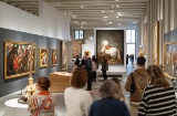 In der Galerie der Königlichen Sammlungen ist das Ergebnis des Mäzenatentums der spanischen Monarchen aus mehr als fünf Jahrhunderten zu sehen; sie präsentiert dieses reichhaltige Erbe mit Sammlungen von Gemälden, Skulpturen, Wandteppichen, Porzellan, Rüstungen, Musikinstrumenten, Möbeln, Kutschen, Glaswaren und Büchern @ Patrimonio Nacional In der Galerie der Königlichen Sammlungen ist das Ergebnis des Mäzenatentums der spanischen Monarchen aus mehr als fünf Jahrhunderten zu sehen; sie präsentiert dieses reichhaltige Erbe mit Sammlungen von Gemälden, Skulpturen, Wandteppichen, Porzellan, Rüstungen, Musikinstrumenten, Möbeln, Kutschen, Glaswaren und Büchern @ Patrimonio Nacional