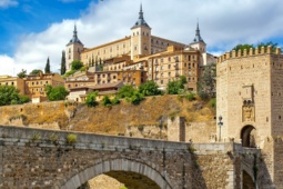 Toledo Reisen bietet ein kulturelles Erlebnis, das dazu einlädt, die Stadt aus einer filmischen Perspektive neu zu entdecken.