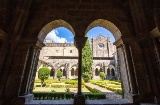 Blick auf den beeindruckenden Kreuzgang und die Gärten der Kathedrale Santa María in Tui, Pontevedra (Galicien) Blick auf den beeindruckenden Kreuzgang und die Gärten der Kathedrale Santa María in Tui, Pontevedra (Galicien)