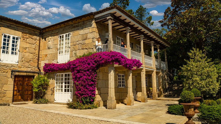 Pazo de San Mauro, wo die Albariño-Rebsorte angebaut wird, ist Teil der Wineries for Climate Protection, der ersten und einzigen branchenspezifischen Nachhaltigkeitszertifizierung Pazo de San Mauro, wo die Albariño-Rebsorte angebaut wird, ist Teil der Wineries for Climate Protection, der ersten und einzigen branchenspezifischen Nachhaltigkeitszertifizierung