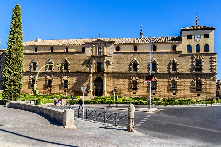 Das Hospital de Tavera in Toledo diente bereits als Kulisse für 19 Filme. Das Hospital de Tavera in Toledo diente bereits als Kulisse für 19 Filme.