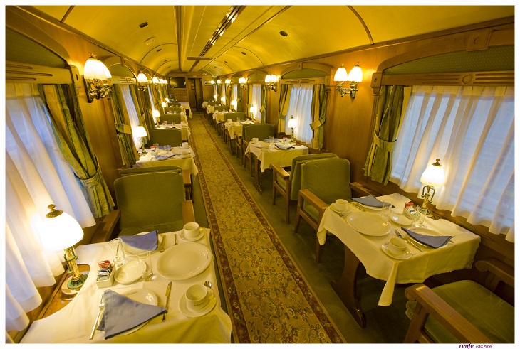 Der Costa Verde Express verfügt über 24 Suiten der Kategorie “Gran Clase” sowie über vier Salonwagen mit Gemeinschaftsbereichen. Der Costa Verde Express verfügt über 24 Suiten der Kategorie “Gran Clase” sowie über vier Salonwagen mit Gemeinschaftsbereichen.
