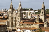Das Hotel Parador de Santiago befindet sich direkt an der Plaza del Obradoiro neben der Kathedrale. Es gilt als das älteste Hotel Spaniens und ist seit Jahrhunderten Zeuge des Kommens und Gehens Das Hotel Parador de Santiago befindet sich direkt an der Plaza del Obradoiro neben der Kathedrale. Es gilt als das älteste Hotel Spaniens und ist seit Jahrhunderten Zeuge des Kommens und Gehens
