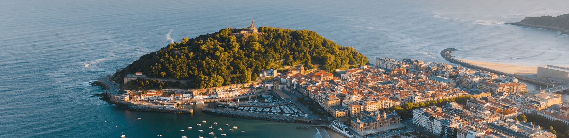 Donostia San Sebastián bietet hervorragende Kongresslocations – vom Kloster in einem kunsthistorischen Baudenkmal über einen Königspalast mit Blick auf die Bucht von La Concha bis zum Kongresszentrum direkt am Meer.