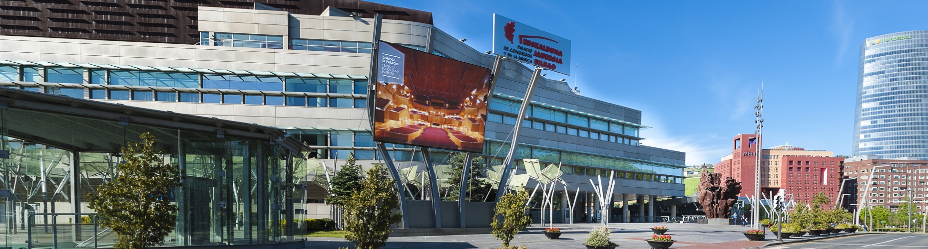 Das Euskalduna Jauregia Konferenz- und Musikzentrum ist ein grosser multifunktionaler Komplex im Zentrum von Bilbao und sehr nahe am internationalen
