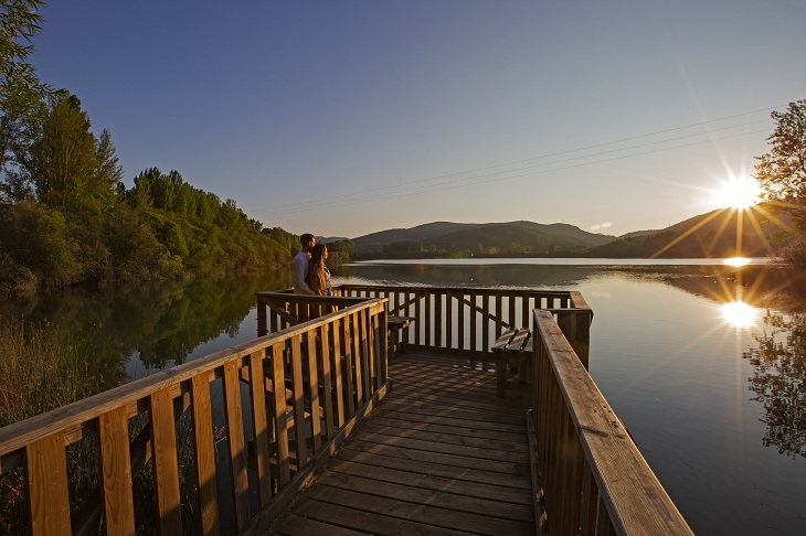 Die Umgebung von Las Médulas bietet Wanderwege, Aussichtspunkte und Erlebnisse rund um Kulturerbe, Natur und lokale Kultur. Im Bild: Aussichtspunkt am Lago de Carucedo. Die Umgebung von Las Médulas bietet Wanderwege, Aussichtspunkte und Erlebnisse rund um Kulturerbe, Natur und lokale Kultur. Im Bild: Aussichtspunkt am Lago de Carucedo.