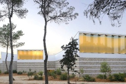 Der Kongresspalast von Santa Eulalia ist ein modernes Gebäude, das 2008 eröffnet wurde und mit dem die Insel eine Vorreiterrolle im Bereich Tagungs- und MICE-Tourismus einnimmt