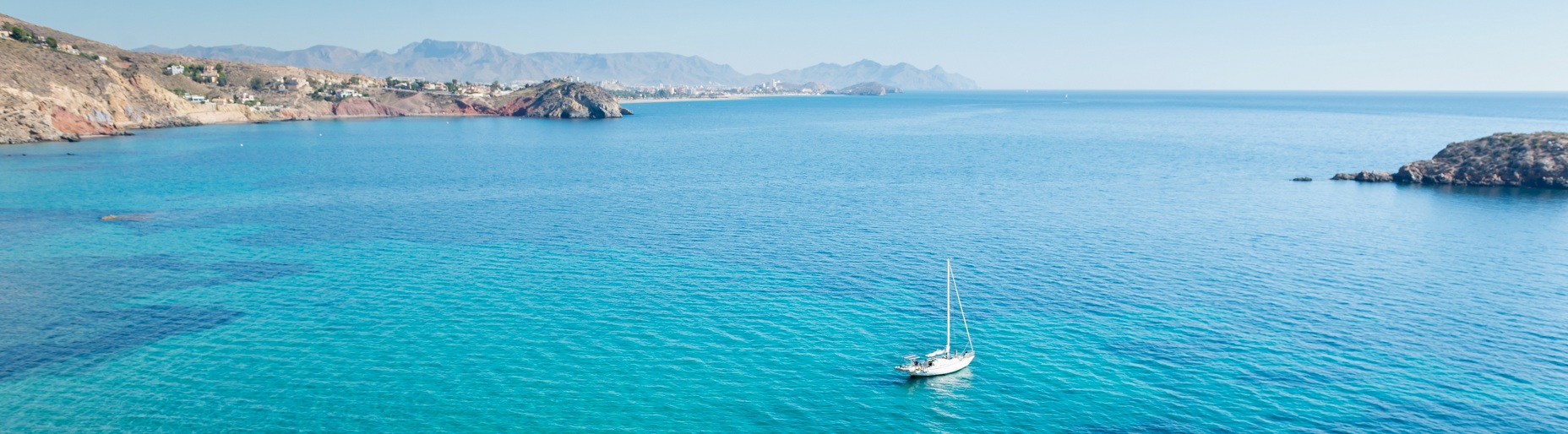 Bootsausflüge vor der Küste von Mazarrón ermöglichen Besuchern, Wale in ihrem natürlichen Lebensraum zu beobachten