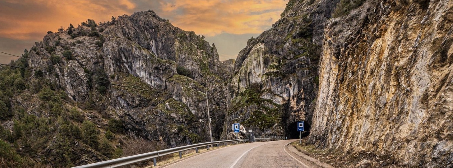 Die Strassen von Burgos verbinden Gebirgszüge, Schluchten und historische Dörfer auf sechs Routen für unvergessliche Kurvenfahrten auf zwei Rädern.
