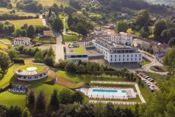 Luftaufnahme des Gran Hotel Las Caldas 5* by Blau Hotels in Oviedo, Asturien