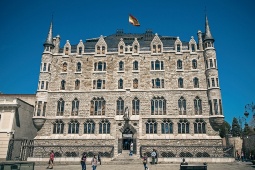 Das Museo Casa Botines von Gaudí verfügt über 3.900 m² für die Durchführung unterschiedlichster MICE-Veranstaltungen Das Museo Casa Botines von Gaudí verfügt über 3.900 m² für die Durchführung unterschiedlichster MICE-Veranstaltungen