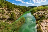 Die Hoces del Río Cabriel, zwischen den Stauseen Contreras und Cofrentes gelegen, tragen in ihrem valencianischen Teil die Bezeichnung Naturpark und im kastilisch-manischen Teil die eines Naturreservats Die Hoces del Río Cabriel, zwischen den Stauseen Contreras und Cofrentes gelegen, tragen in ihrem valencianischen Teil die Bezeichnung Naturpark und im kastilisch-manischen Teil die eines Naturreservats