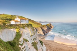 Der Geopark der baskischen Küste erstreckt sich über 90 Quadratkilometer entlang der spektakulären Klippen zwischen Mutriku, Deba und Zumaia. Der Geopark der baskischen Küste erstreckt sich über 90 Quadratkilometer entlang der spektakulären Klippen zwischen Mutriku, Deba und Zumaia.