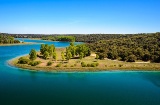 Der Naturpark Lagunas de Ruidera besteht aus dem Peñarroya-Stausee und fünfzehn Lagunen, darunter die Lagune Conceja (im Bild) Der Naturpark Lagunas de Ruidera besteht aus dem Peñarroya-Stausee und fünfzehn Lagunen, darunter die Lagune Conceja (im Bild)