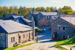 Pedrafita do Cebreiro, Eingangspunkt des Französischen Jakobswegs Pedrafita do Cebreiro, Eingangspunkt des Französischen Jakobswegs