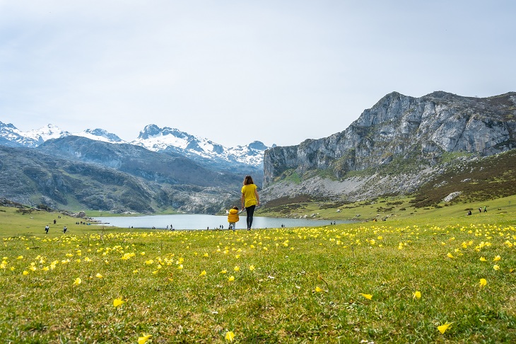 Der Ercina-See in Covadonga (Nationalpark Picos de Europa) ist einer der meistbesuchten Orte in Asturien
