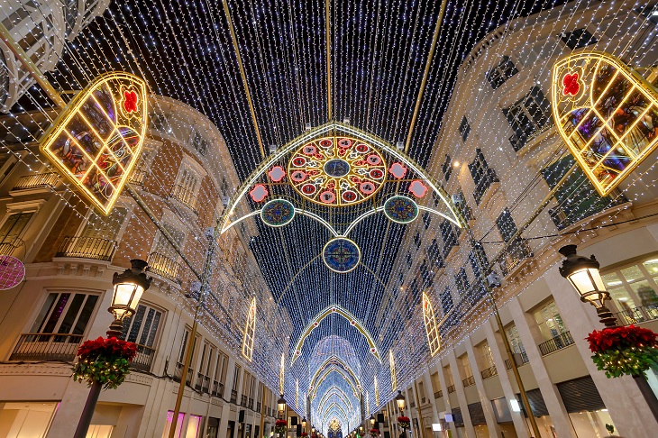 Die Calle Larios ist das Zentrum der Weihnachtsbeleuchtung in der Stadt Málaga Die Calle Larios ist das Zentrum der Weihnachtsbeleuchtung in der Stadt Málaga