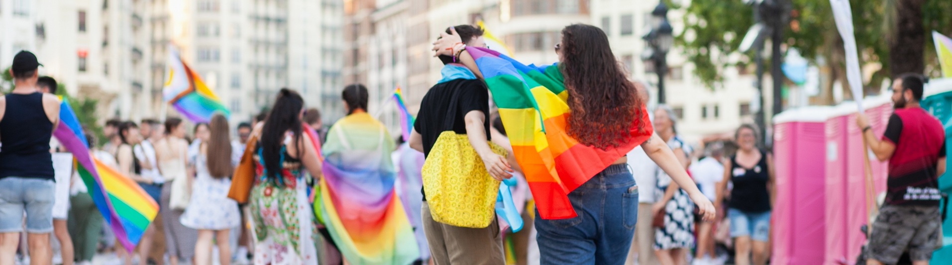 Spanien ist das erste Land, das in das Programm „Proud Destinations“ der International LGBTQ+ Travel Association aufgenommen wurde, und hat im Spartacus Gay Travel Index 2025 den ersten Platz erreicht