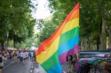 Das Highlight der Madrid Orgullo, die grosse Pride-Parade, findet am 4. Juli statt und macht die Hauptstadt mit Konzerten und der traditionellen Begrüssungsrede in Chueca zum Zentrum der Vielfalt und der Inklusion. Das Highlight der Madrid Orgullo, die grosse Pride-Parade, findet am 4. Juli statt und macht die Hauptstadt mit Konzerten und der traditionellen Begrüssungsrede in Chueca zum Zentrum der Vielfalt und der Inklusion.