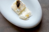 Gekühlte Spargelcreme, fermentierter Aspik, Borretsch und Kaviar. Casa Marcia