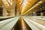 Nachtansicht des Terminals T4 des Flughafens Adolfo Suárez Madrid-Barajas