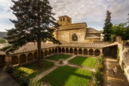 Die Kirche San Pedro de la Rúa in Estella-Lizarra Die Kirche San Pedro de la Rúa in Estella-Lizarra
